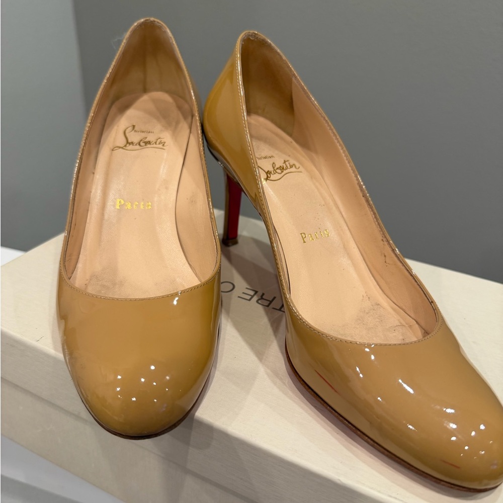 Christian Louboutin pump size 38